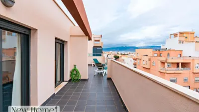 Top-floor apartment on Calle Victoria de los Ángeles photo 3