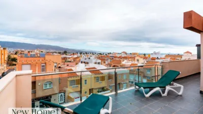 Top-floor apartment on Calle Victoria de los Ángeles photo 5