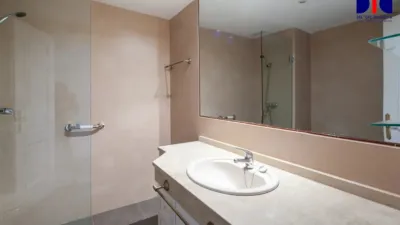 Apartment on Calle de José de la Cámara photo 36