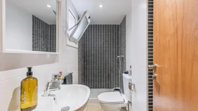 Apartment on Carrer de les Escoles Pies photo 21