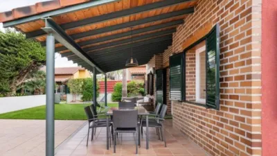 Casa en alquiler en Riba-Roja de Túria, Riba-roja de Túria de 2.500 €<span>/mes</span>