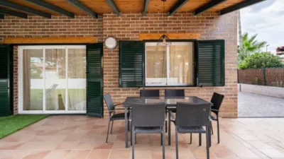 Casa en alquiler en Riba-Roja de Túria, Riba-roja de Túria de 2.500 €<span>/mes</span>