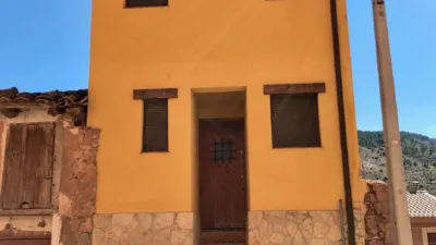 Casa en venta en Calle de San Cristobal, Camarena de la Sierra de 72.000 €