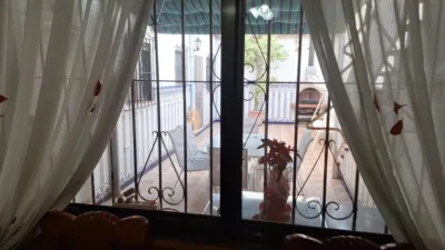 House in the Centre photo 2