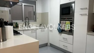 Piso en alquiler en Carrer de Don Armando Palacio Valdés - Imagen 2