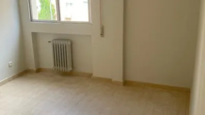 Piso en alquiler en Valdezarza - Imagen 2