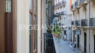 Apartment on Carrer del Comte de Montornés photo 17