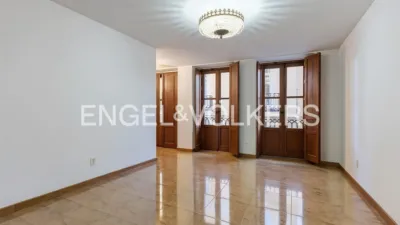 Apartment on Carrer del Comte de Montornés photo 2