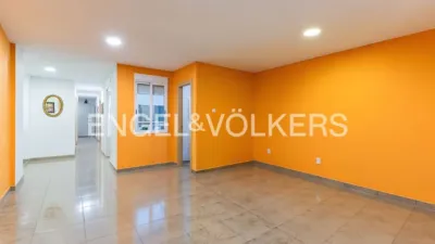 Apartment on Carrer del Comte de Montornés photo 27