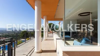 Casa rústica en alquiler en Urbanizaciones Cumbres de Calicanto-Manyes-Barbeta, Urbanizaciones Cumbres de Calicanto-Manyes-Barbeta (Torrent) de 11.900 €<span>/mes</span>