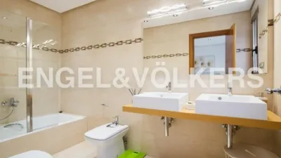 Casa rústica en alquiler en Urbanizaciones Cumbres de Calicanto-Manyes-Barbeta, Urbanizaciones Cumbres de Calicanto-Manyes-Barbeta (Torrent) de 11.900 €<span>/mes</span>