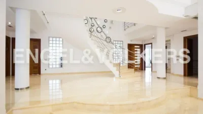 Casa rústica en alquiler en Urbanizaciones Cumbres de Calicanto-Manyes-Barbeta, Urbanizaciones Cumbres de Calicanto-Manyes-Barbeta (Torrent) de 11.900 €<span>/mes</span>