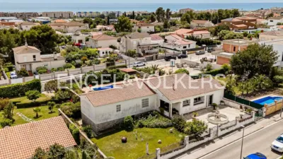 House in Parc de Cubelles-La Solana photo 18