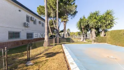 Casa en alquiler en Urbanizaciones Cumbres de Calicanto-Manyes-Barbeta, Urbanizaciones Cumbres de Calicanto-Manyes-Barbeta (Torrent) de 3.200 €<span>/mes</span>