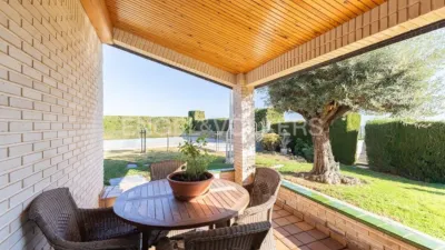 Casa en alquiler en Urbanizaciones Cumbres de Calicanto-Manyes-Barbeta, Urbanizaciones Cumbres de Calicanto-Manyes-Barbeta (Torrent) de 3.200 €<span>/mes</span>