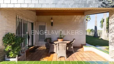 Casa en alquiler en Urbanizaciones Cumbres de Calicanto-Manyes-Barbeta, Urbanizaciones Cumbres de Calicanto-Manyes-Barbeta (Torrent) de 3.200 €<span>/mes</span>
