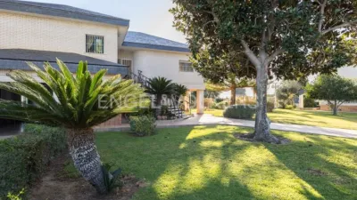 Casa en alquiler en Urbanizaciones Cumbres de Calicanto-Manyes-Barbeta, Urbanizaciones Cumbres de Calicanto-Manyes-Barbeta (Torrent) de 3.200 €<span>/mes</span>