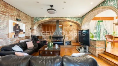 Casa en alquiler en Urbanizaciones Cumbres de Calicanto-Manyes-Barbeta, Urbanizaciones Cumbres de Calicanto-Manyes-Barbeta (Torrent) de 3.200 €<span>/mes</span>