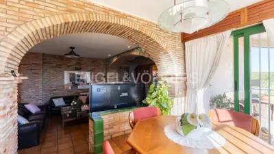 Casa en alquiler en Urbanizaciones Cumbres de Calicanto-Manyes-Barbeta, Urbanizaciones Cumbres de Calicanto-Manyes-Barbeta (Torrent) de 3.200 €<span>/mes</span>
