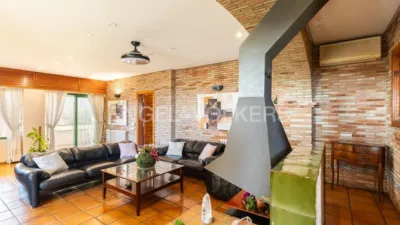 Casa en alquiler en Urbanizaciones Cumbres de Calicanto-Manyes-Barbeta, Urbanizaciones Cumbres de Calicanto-Manyes-Barbeta (Torrent) de 3.200 €<span>/mes</span>