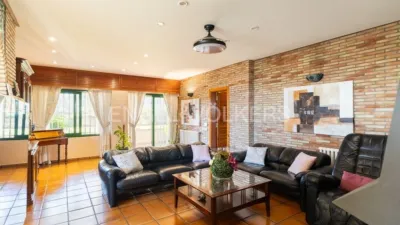 Casa en alquiler en Urbanizaciones Cumbres de Calicanto-Manyes-Barbeta, Urbanizaciones Cumbres de Calicanto-Manyes-Barbeta (Torrent) de 3.200 €<span>/mes</span>