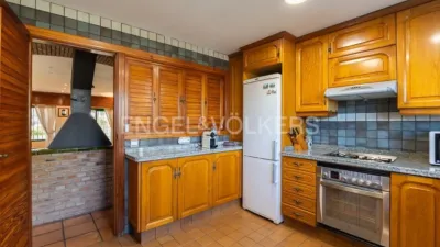 Casa en alquiler en Urbanizaciones Cumbres de Calicanto-Manyes-Barbeta, Urbanizaciones Cumbres de Calicanto-Manyes-Barbeta (Torrent) de 3.200 €<span>/mes</span>