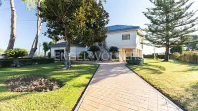 Casa en alquiler en Urbanizaciones Cumbres de Calicanto-Manyes-Barbeta, Urbanizaciones Cumbres de Calicanto-Manyes-Barbeta (Torrent) de 3.200 €<span>/mes</span>