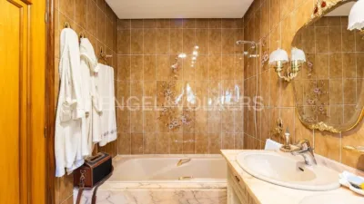 Casa en alquiler en Urbanizaciones Cumbres de Calicanto-Manyes-Barbeta, Urbanizaciones Cumbres de Calicanto-Manyes-Barbeta (Torrent) de 3.200 €<span>/mes</span>
