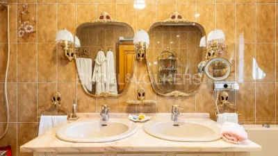 Casa en alquiler en Urbanizaciones Cumbres de Calicanto-Manyes-Barbeta, Urbanizaciones Cumbres de Calicanto-Manyes-Barbeta (Torrent) de 3.200 €<span>/mes</span>