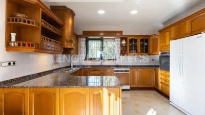 Casa en alquiler en Urbanizaciones Cumbres de Calicanto-Manyes-Barbeta, Urbanizaciones Cumbres de Calicanto-Manyes-Barbeta (Torrent) de 3.200 €<span>/mes</span>