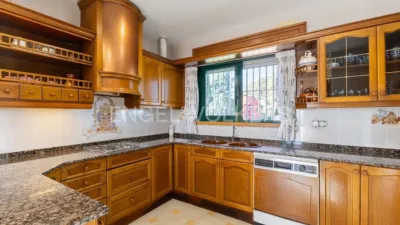 Casa en alquiler en Urbanizaciones Cumbres de Calicanto-Manyes-Barbeta, Urbanizaciones Cumbres de Calicanto-Manyes-Barbeta (Torrent) de 3.200 €<span>/mes</span>