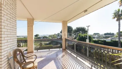 Casa en alquiler en Urbanizaciones Cumbres de Calicanto-Manyes-Barbeta, Urbanizaciones Cumbres de Calicanto-Manyes-Barbeta (Torrent) de 3.200 €<span>/mes</span>
