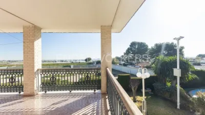 Casa en alquiler en Urbanizaciones Cumbres de Calicanto-Manyes-Barbeta, Urbanizaciones Cumbres de Calicanto-Manyes-Barbeta (Torrent) de 3.200 €<span>/mes</span>