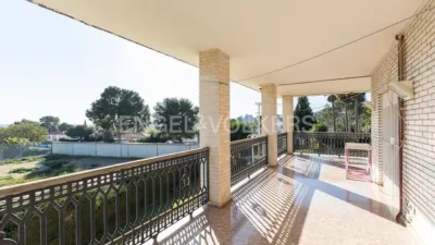 Casa en alquiler en Urbanizaciones Cumbres de Calicanto-Manyes-Barbeta, Urbanizaciones Cumbres de Calicanto-Manyes-Barbeta (Torrent) de 3.200 €<span>/mes</span>