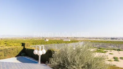 Casa en alquiler en Urbanizaciones Cumbres de Calicanto-Manyes-Barbeta, Urbanizaciones Cumbres de Calicanto-Manyes-Barbeta (Torrent) de 3.200 €<span>/mes</span>
