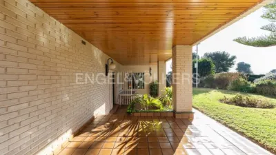 Casa en alquiler en Urbanizaciones Cumbres de Calicanto-Manyes-Barbeta, Urbanizaciones Cumbres de Calicanto-Manyes-Barbeta (Torrent) de 3.200 €<span>/mes</span>