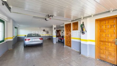 Casa en alquiler en Urbanizaciones Cumbres de Calicanto-Manyes-Barbeta, Urbanizaciones Cumbres de Calicanto-Manyes-Barbeta (Torrent) de 3.200 €<span>/mes</span>
