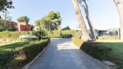 Casa en alquiler en Urbanizaciones Cumbres de Calicanto-Manyes-Barbeta, Urbanizaciones Cumbres de Calicanto-Manyes-Barbeta (Torrent) de 3.200 €<span>/mes</span>