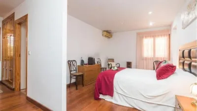 Chalet on Calle de los Rosales photo 21