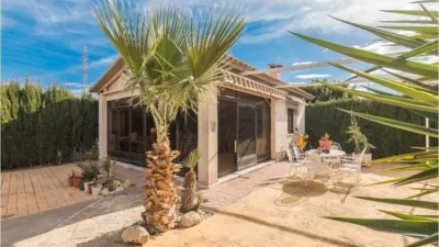 Chalet on Calle de los Rosales photo 34