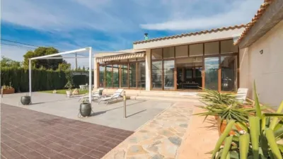 Chalet on Calle de los Rosales photo 9
