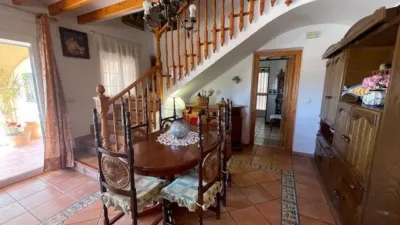 Chalet on Calle Partida del Raspeig photo 2