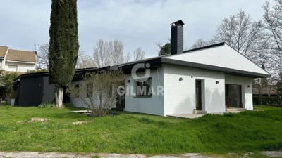 Chalet in Villafranca del Castillo photo 3