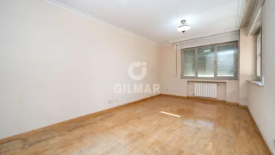 Apartment in Alameda de Osuna photo 4