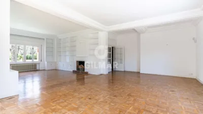 Chalet in Villafranca del Castillo photo 13