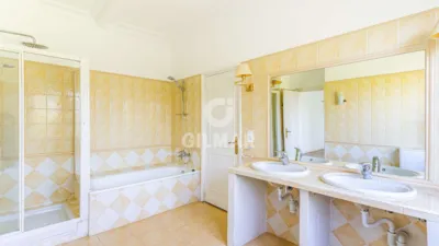 Chalet in Villafranca del Castillo photo 28