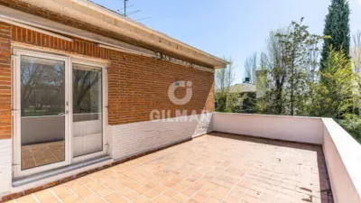 Chalet in Villafranca del Castillo photo 33