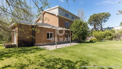 Chalet in Villafranca del Castillo photo 6