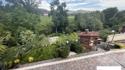 Chalet for sale in Maruri, 3-storey property with 5 bedrooms, kitchen, living room and 4 bathrooms. Garage for 4 cars, txoko, terrace and pool. Includes garden area. The chalet features internal elevator access. Many improvements made. Must be seen. photo 11