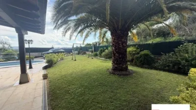 Chalet for sale in Maruri, 3-storey property with 5 bedrooms, kitchen, living room and 4 bathrooms. Garage for 4 cars, txoko, terrace and pool. Includes garden area. The chalet features internal elevator access. Many improvements made. Must be seen. photo 19